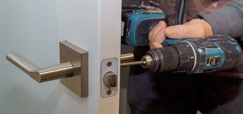 Broken Door Handle Lock Repair in Lake Worth, Florida